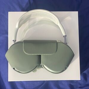 Apple AirPods Max 1st Gen in Green & White w/ Protective Case (Connection Issue)